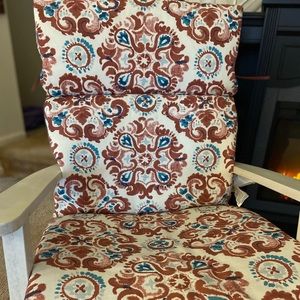 Beautiful and comfortable rocking chair cushion. Perfect for spring/summer!